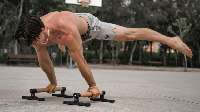 Variasi Gerakan Calisthenics untuk Membentuk Tubuh Atletis yang Bisa Dilakukan di Rumah